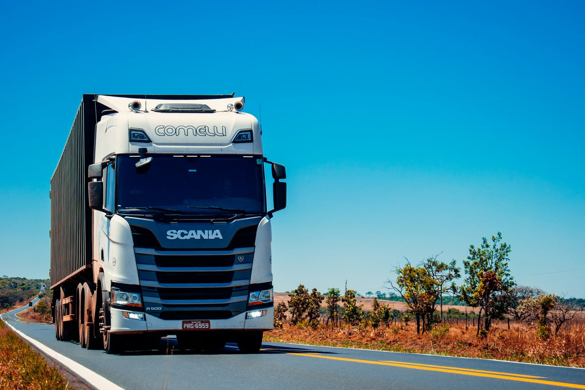 Caminhão pesado em operação — Speed Diesel